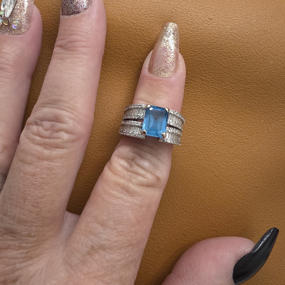 Elegant Silver and Blue Gemstone Ring